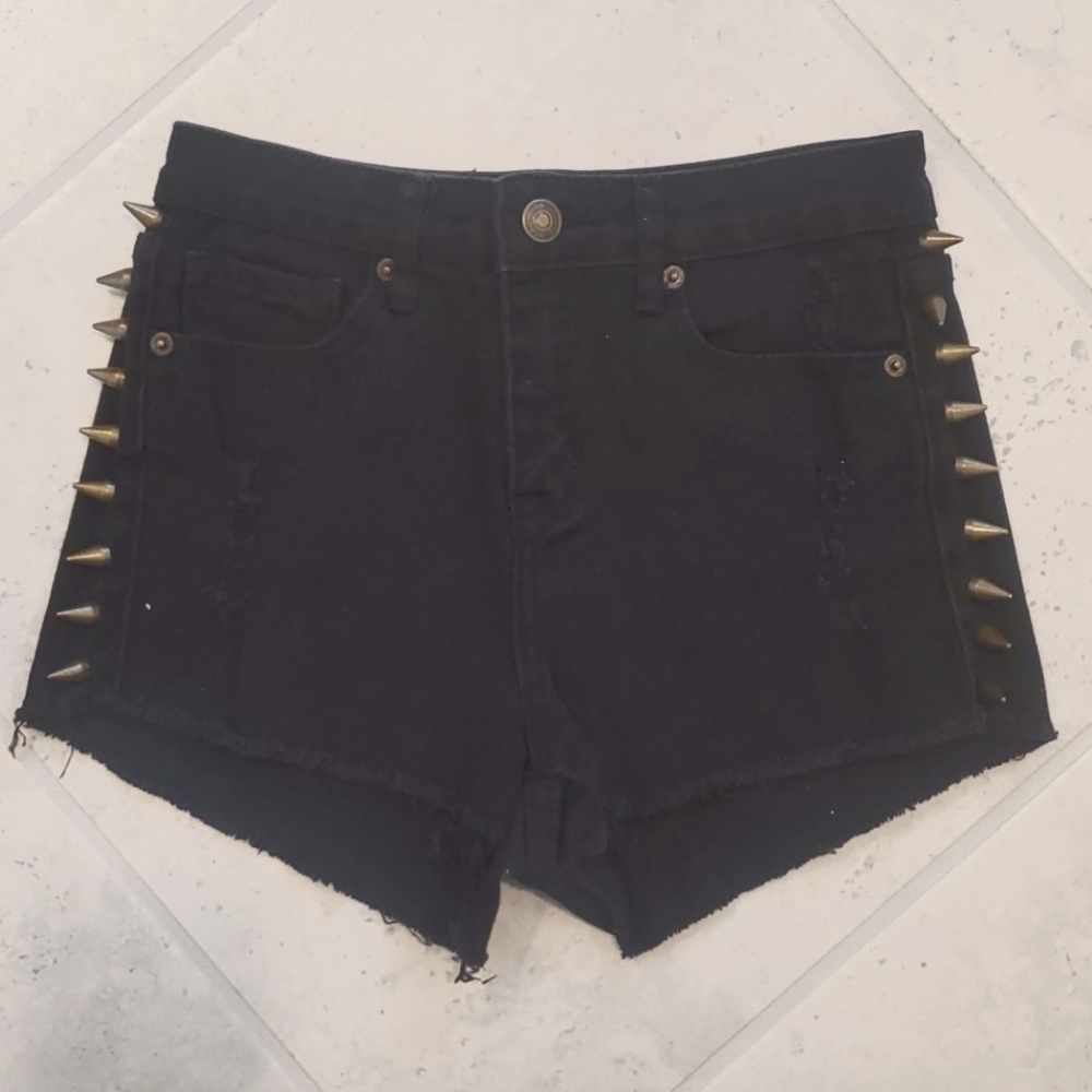 Forever21 size 24 studded denim shorts